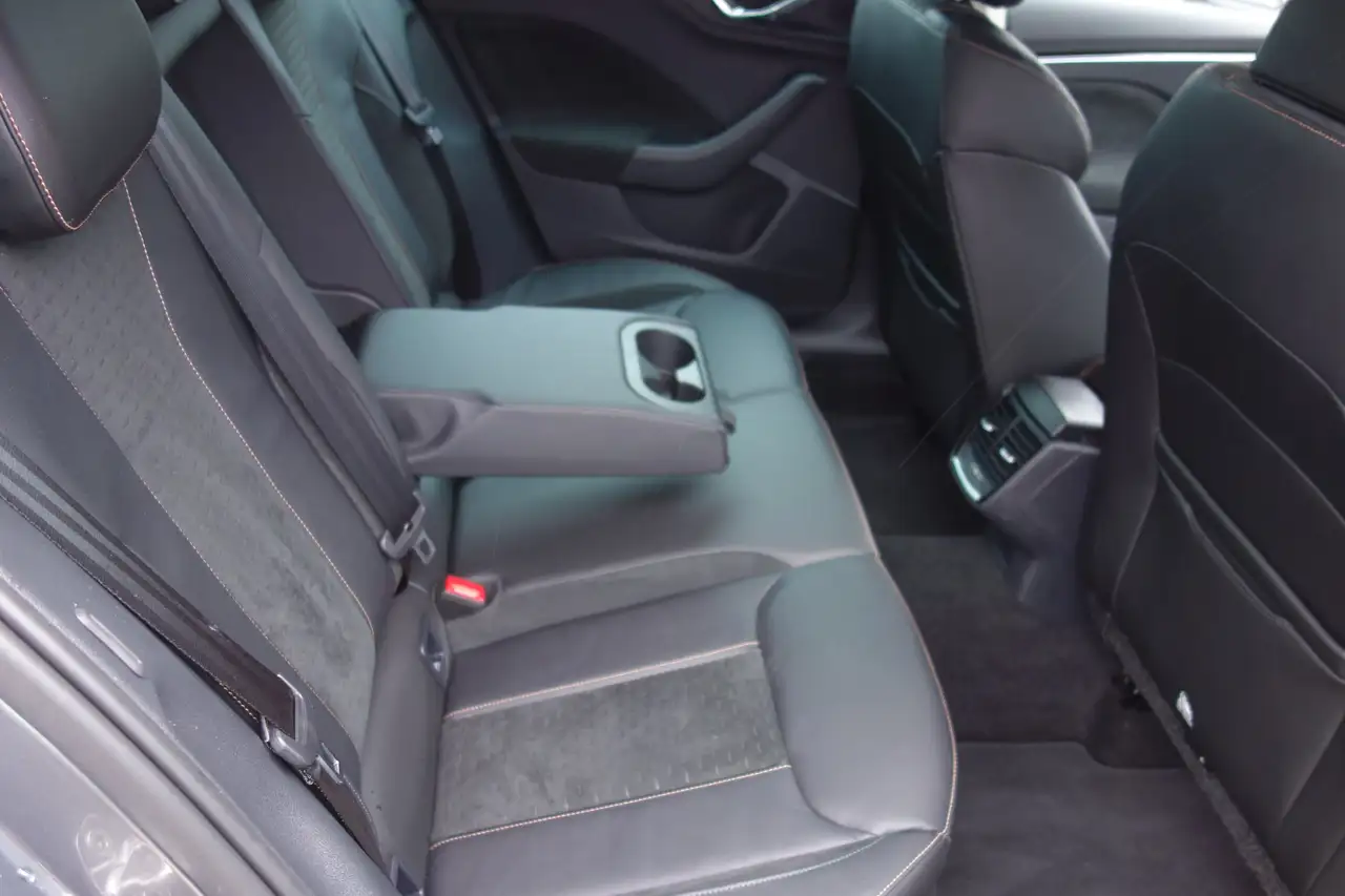 Skoda Scala Top Selection beh. Scheibe / Lenkrad / Ledersitze / Navigation / Garantie — Galerie du véhicule 11