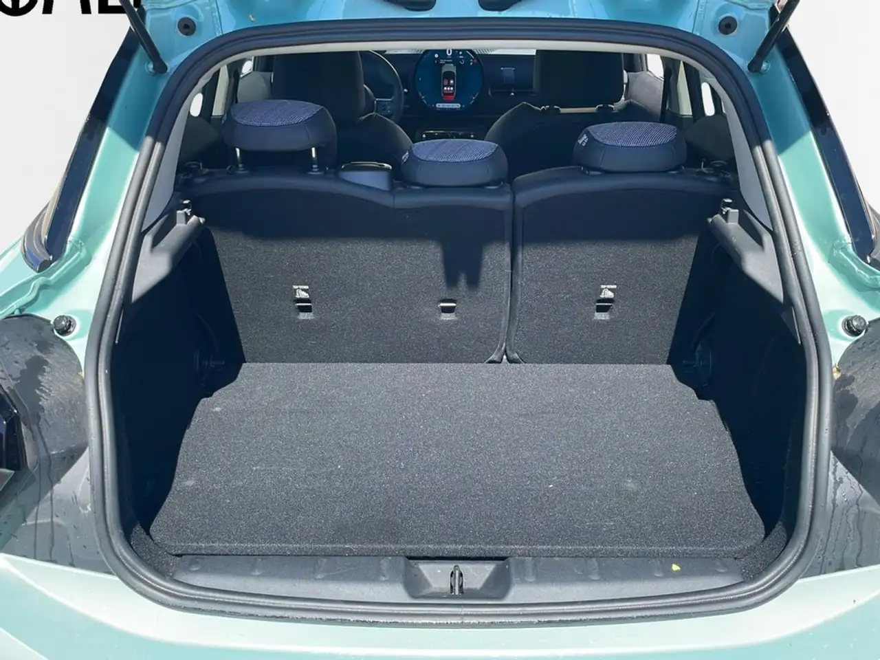 MINI Cooper 5 puertas C Essential Aut. — Galería del vehículo 21
