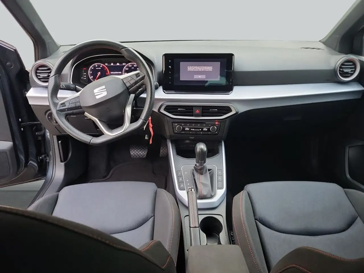 SEAT Arona 1.0 TSI DSG FR Kamera/Navi/Sitzheizung — Vehicle gallery 13