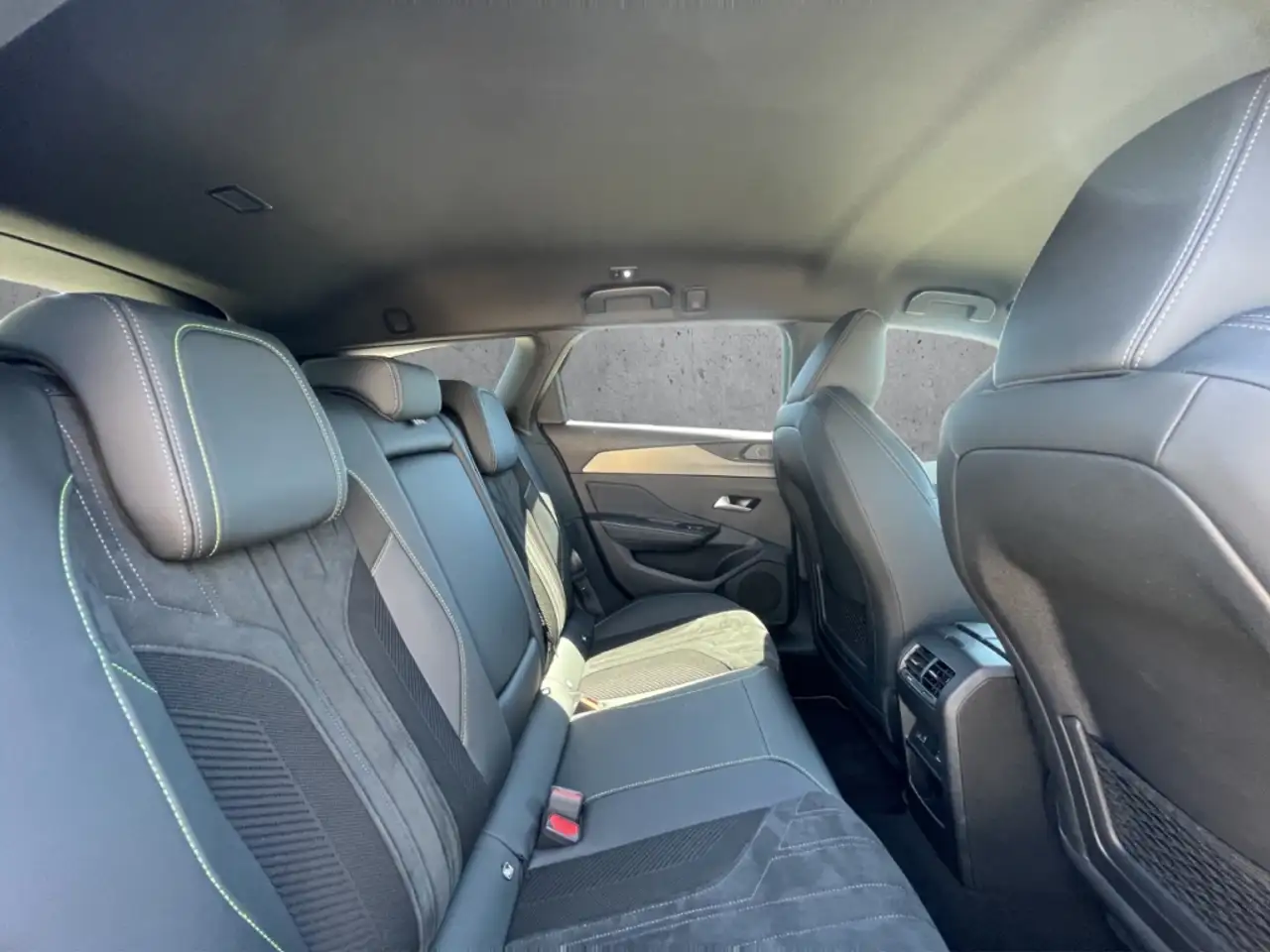Peugeot 308 SW GT PT 130 EAT8 Navi Memory Sitze Focal Massages — Galerie du véhicule 14