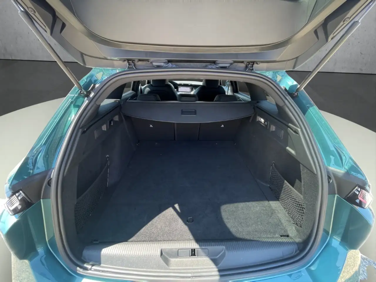 Peugeot 308 SW GT PT 130 EAT8 Navi Memory Sitze Focal Massages — Galerie du véhicule 7