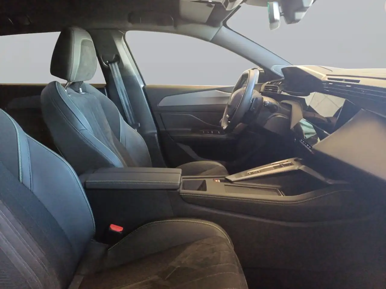 Peugeot 308 SW GT PureTech 130 EAT8 — Galería del vehículo 12