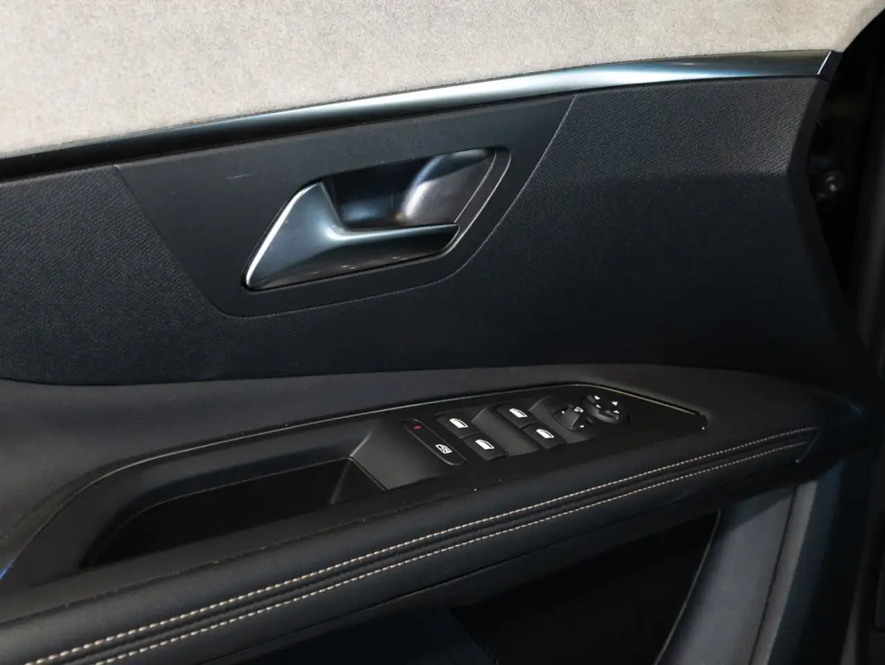 Peugeot 3008 PureTech GT +elHKKL+RFK360+SHZ+PANO+NAVI+ — Galería del vehículo 5