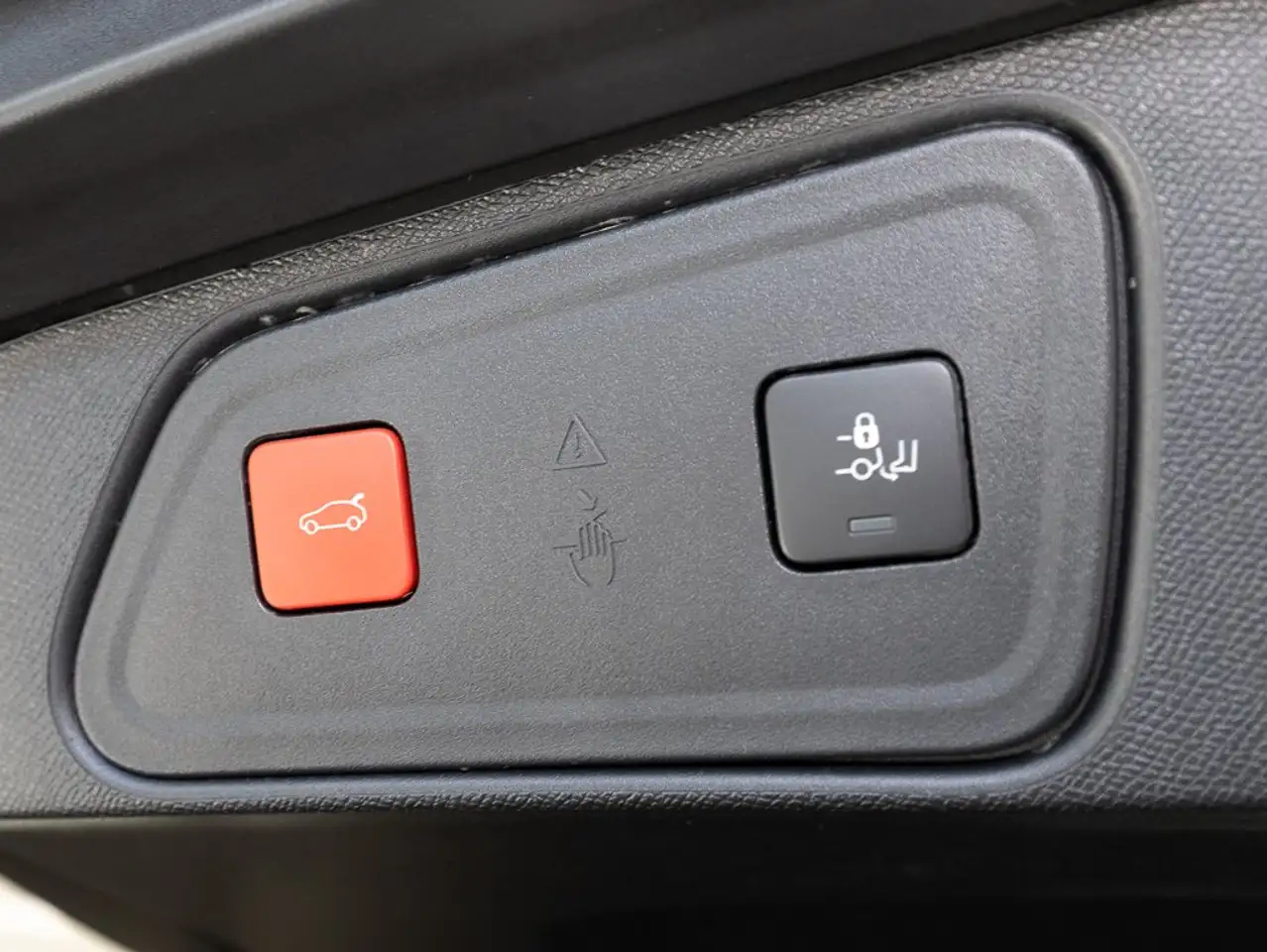 Peugeot 3008 PureTech GT +elHKKL+RFK360+SHZ+PANO+NAVI+ — Galería del vehículo 14