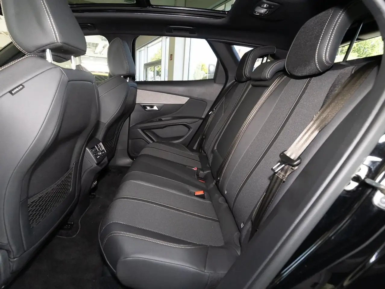 Peugeot 3008 PureTech GT +elHKKL+RFK360+SHZ+PANO+NAVI+ — Galería del vehículo 12