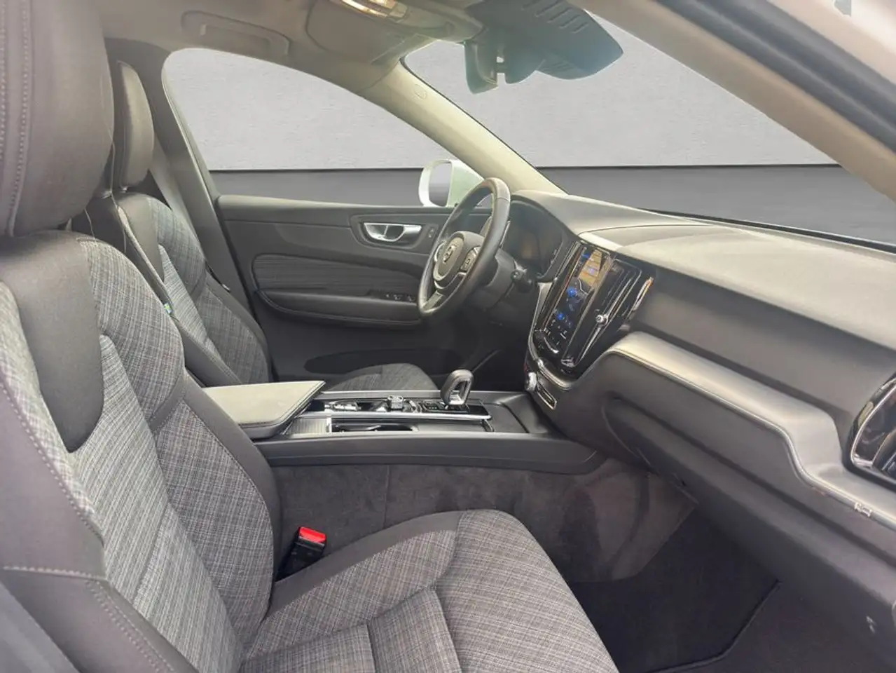 Volvo XC60 XC60 B5 AWD Core Aut PilotAssist BLIS AHK 19'' Goo — Vehicle gallery 16