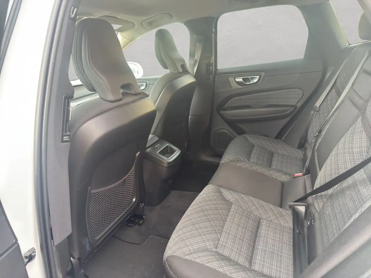 Volvo XC60 XC60 B5 AWD Core Aut PilotAssist BLIS AHK 19'' Goo — Vehicle gallery 15