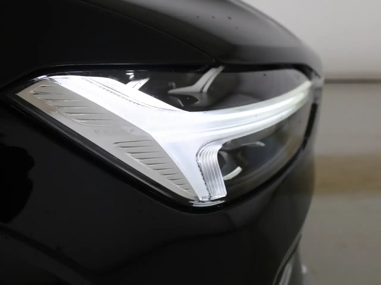 Volvo XC60 Plus Bright Recharge Plug-In Hybrid AWD T8 Twin En — Galería del vehículo 15