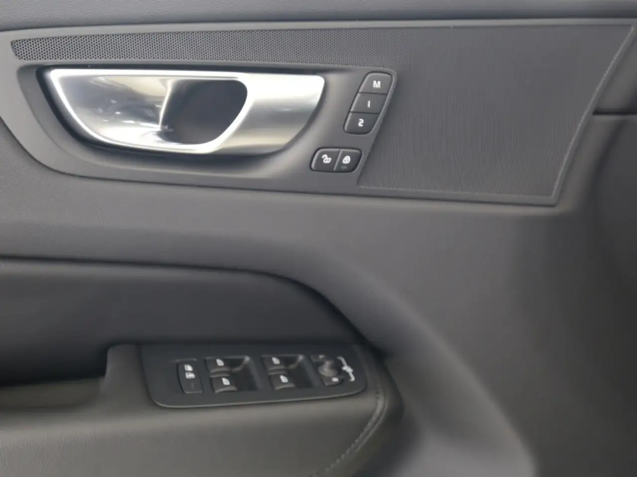 Volvo XC60 Plus Bright Recharge Plug-In Hybrid AWD T8 Twin En — Galería del vehículo 13