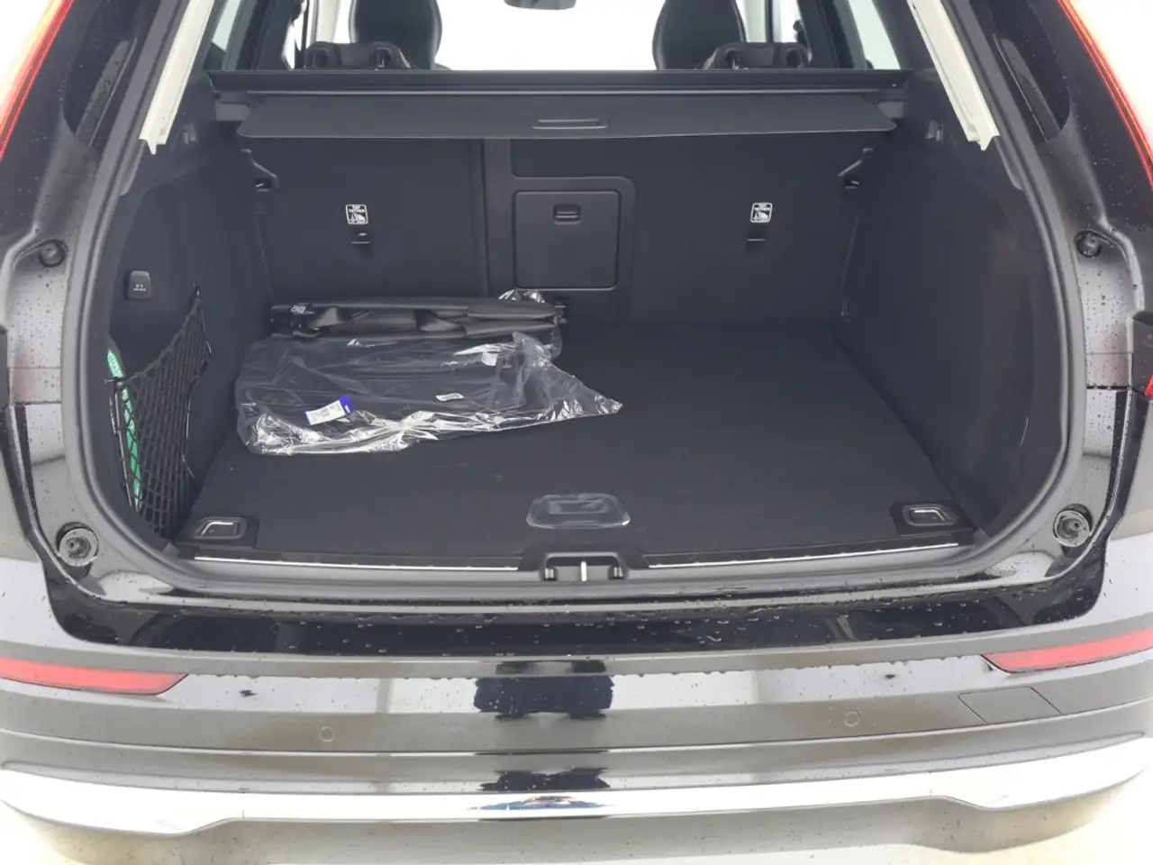 Volvo XC60 Plus Bright Recharge Plug-In Hybrid AWD T8 Twin En — Galería del vehículo 10