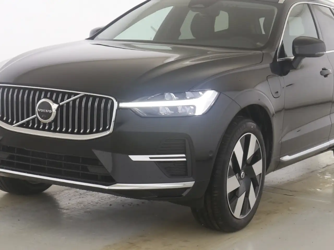 Volvo XC60 Plus Bright Recharge Plug-In Hybrid AWD T8 Twin En — Galería del vehículo 6