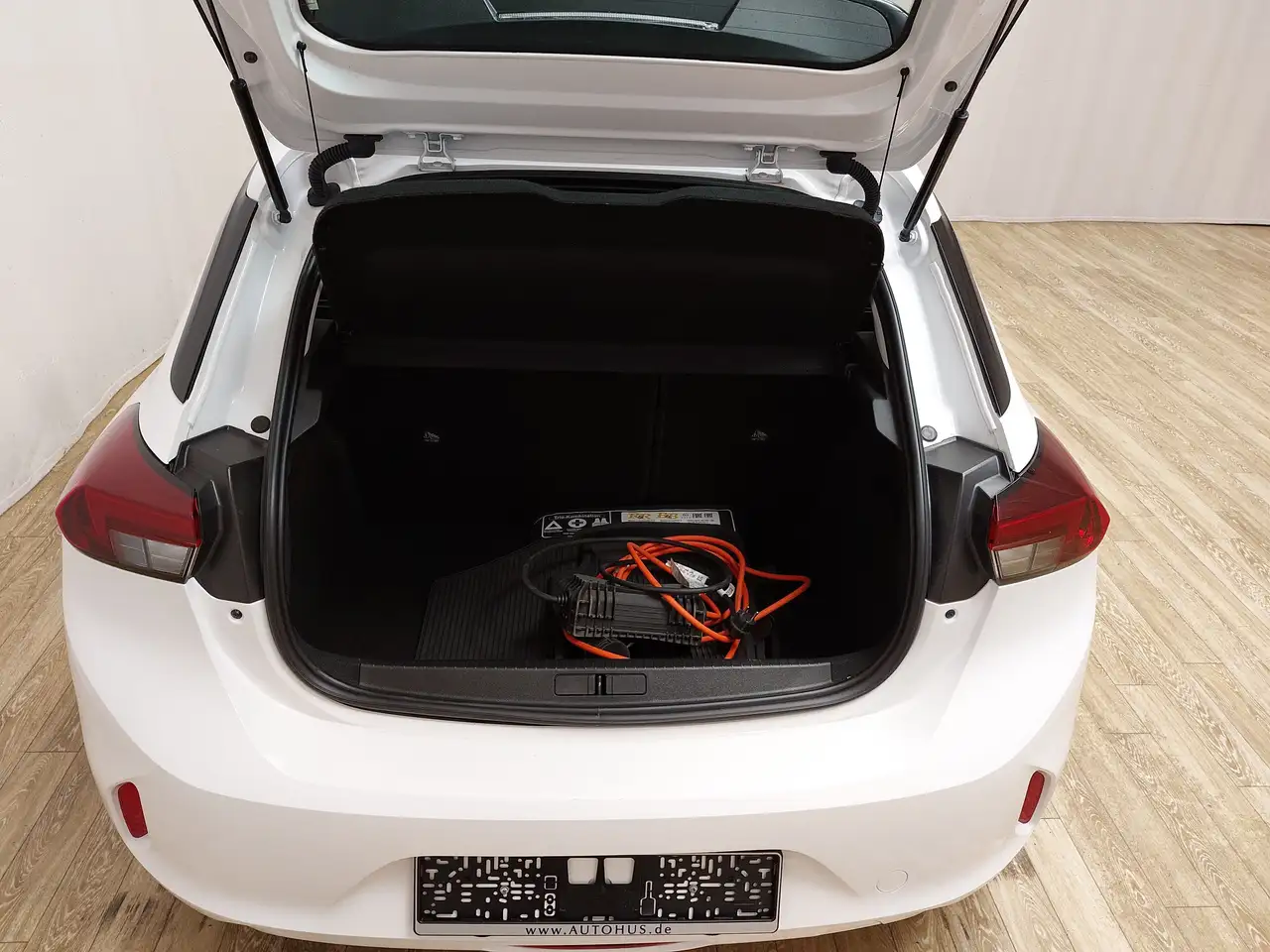 Opel Corsa-e Elegance T-Leder LED — Vehicle gallery 17