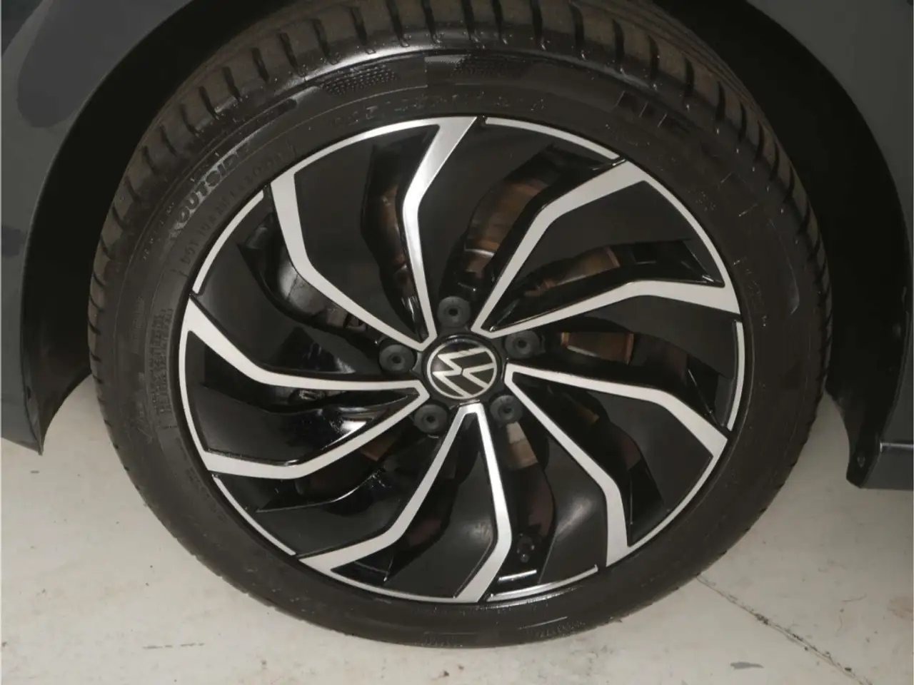 Volkswagen Golf 2.0 TSI Style DSG App-Connect/LED/17'' — Vehicle gallery 5