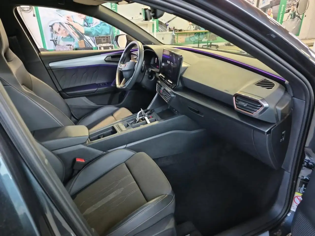 CUPRA Leon Sportstourer VZ 2.0TSI 300PS DSG NP:54tEUR! BEATS+ — Vehicle gallery 4