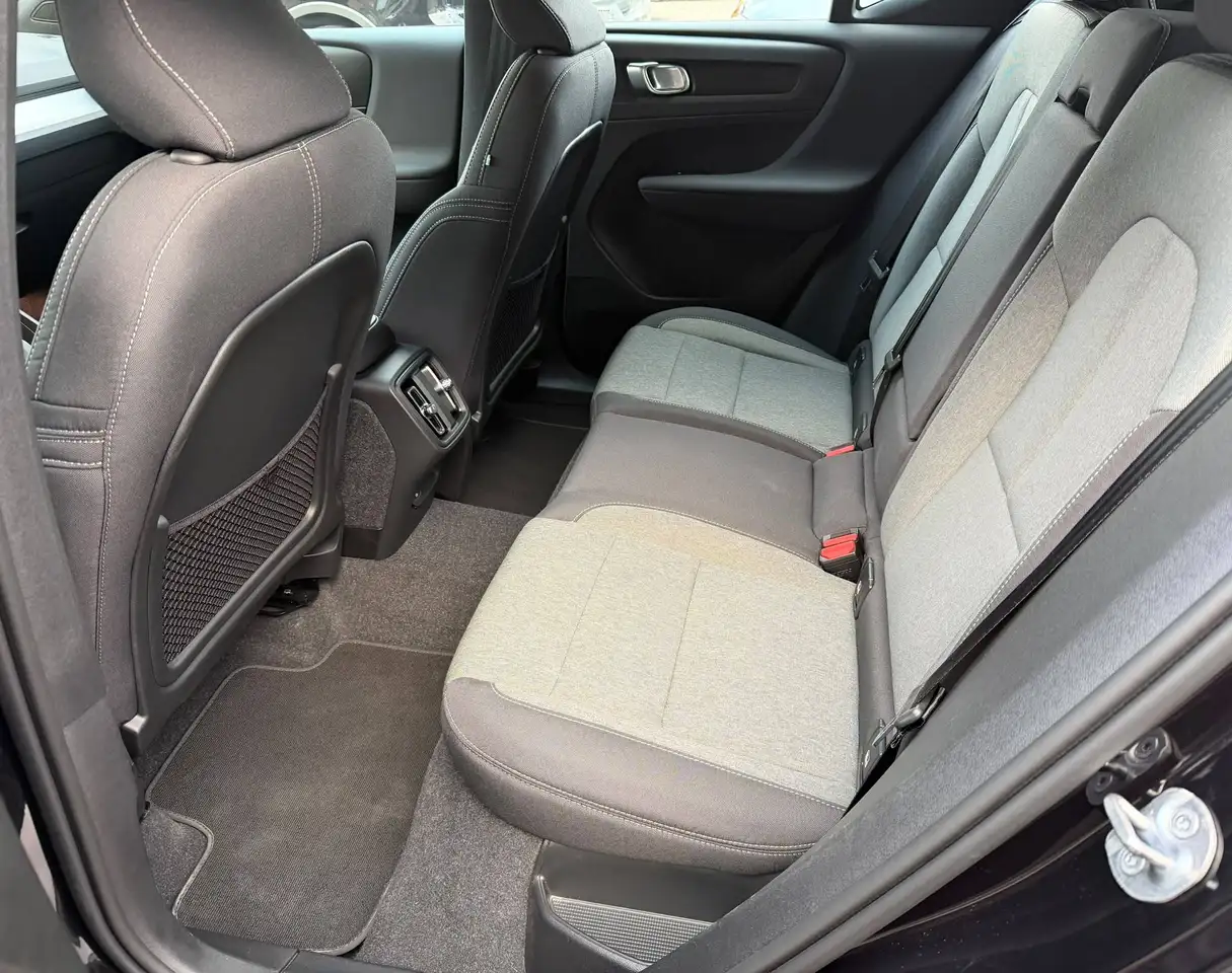 Volvo XC40 Core 2WD B 3 MILD-HYBRID NUR 21643 KM / AUTOMATIK / NAVI /KAMERA / AUS ERSTER HAND / GARANTIE / FINANZIERUNG / — Vehicle gallery 21