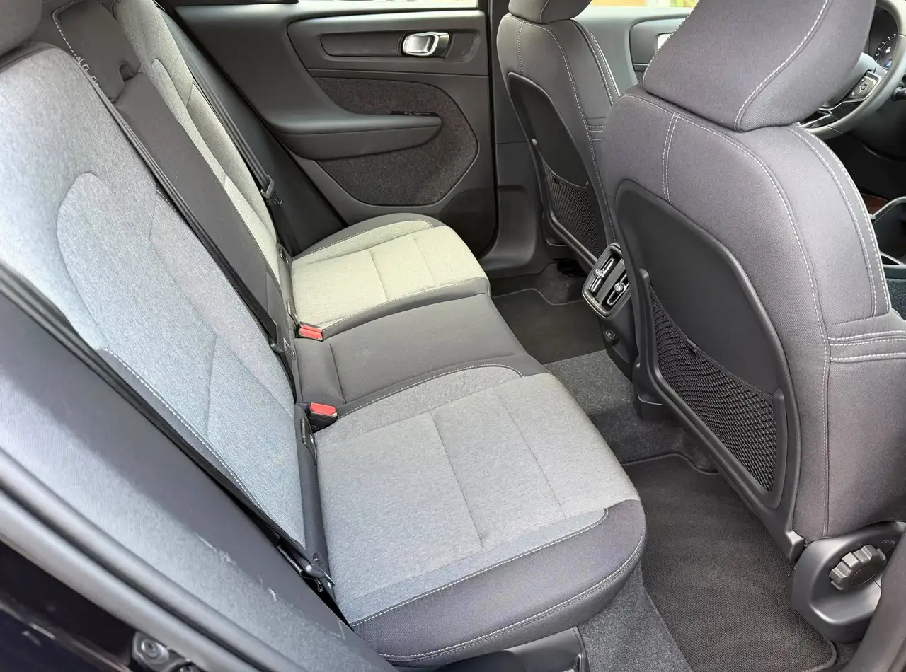 Volvo XC40 Core 2WD B 3 MILD-HYBRID NUR 21643 KM / AUTOMATIK / NAVI /KAMERA / AUS ERSTER HAND / GARANTIE / FINANZIERUNG / — Vehicle gallery 20