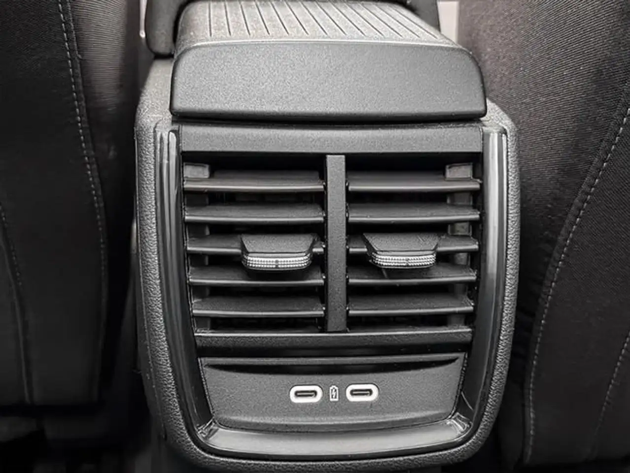 Skoda Kamiq 1.5 TSI Design DSG7 110kW — معرض صور السيارة 18