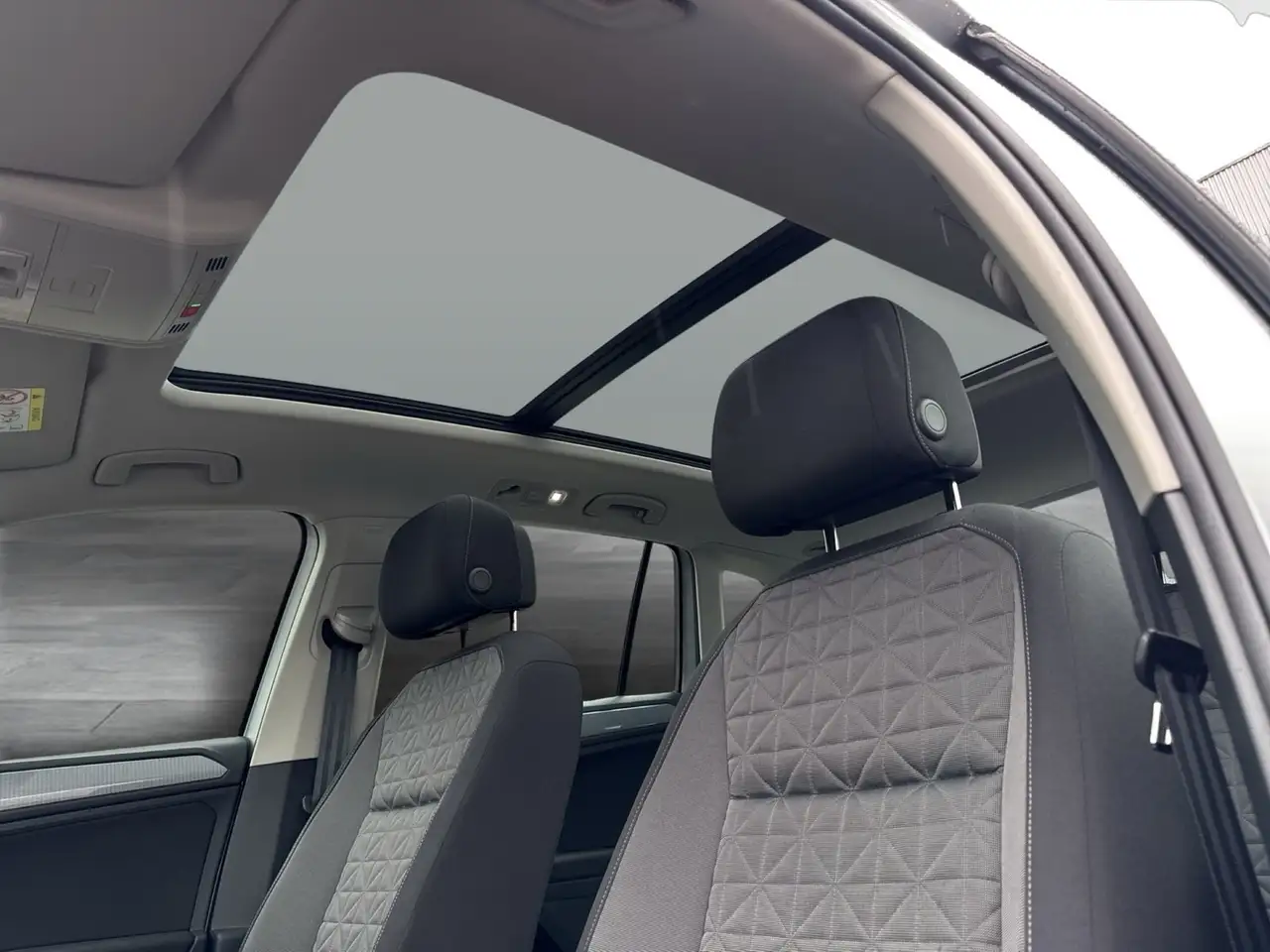 Volkswagen Tiguan 1.5 LIFE PANO 360CAM ACC NAVI LM17 SITZHZ — Galería del vehículo 18