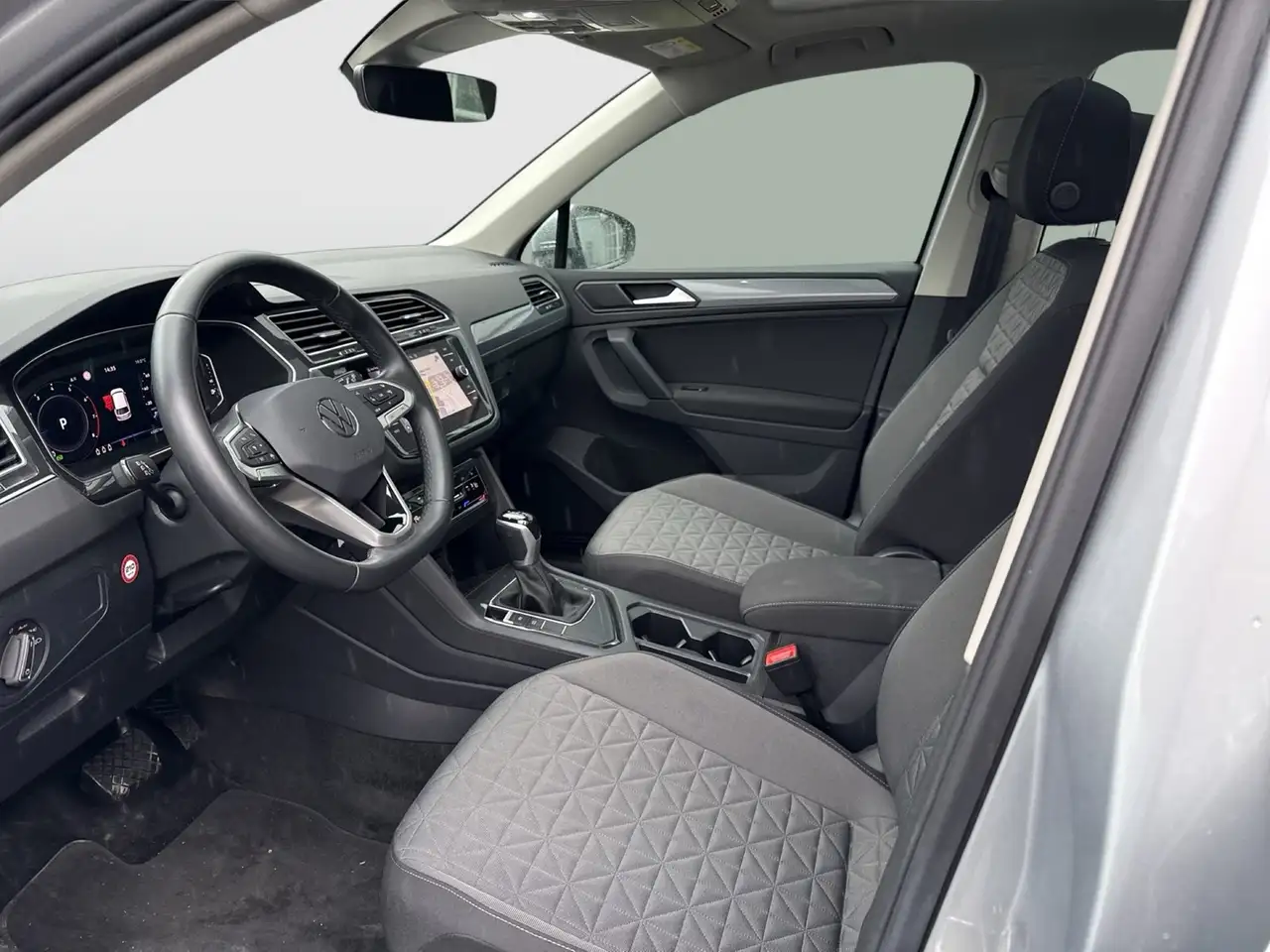 Volkswagen Tiguan 1.5 LIFE PANO 360CAM ACC NAVI LM17 SITZHZ — Galería del vehículo 8