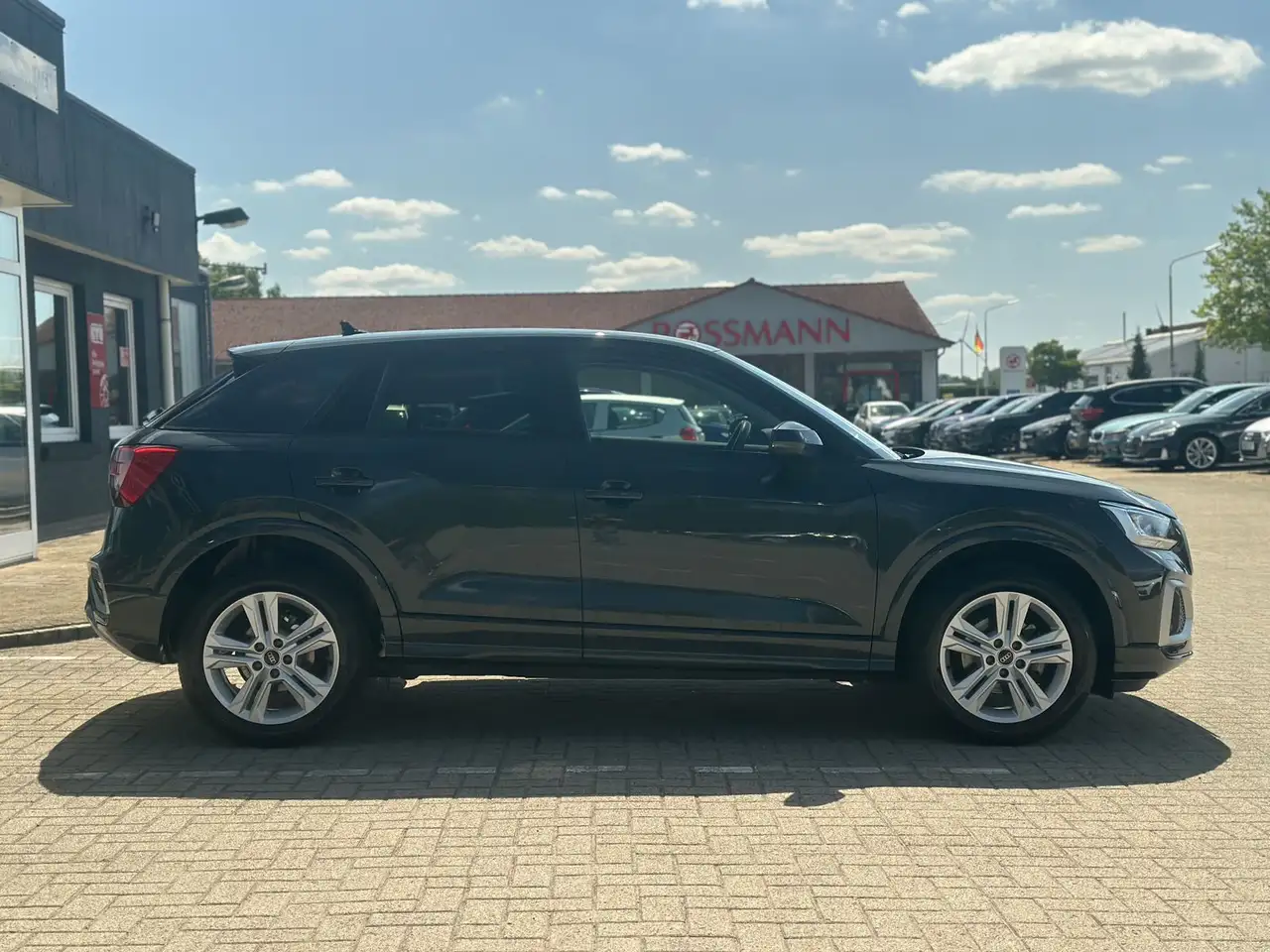 Audi Q2 35 TFSI Advanced,Virtual,R-Kamera,ACC,Side. — معرض صور السيارة 4
