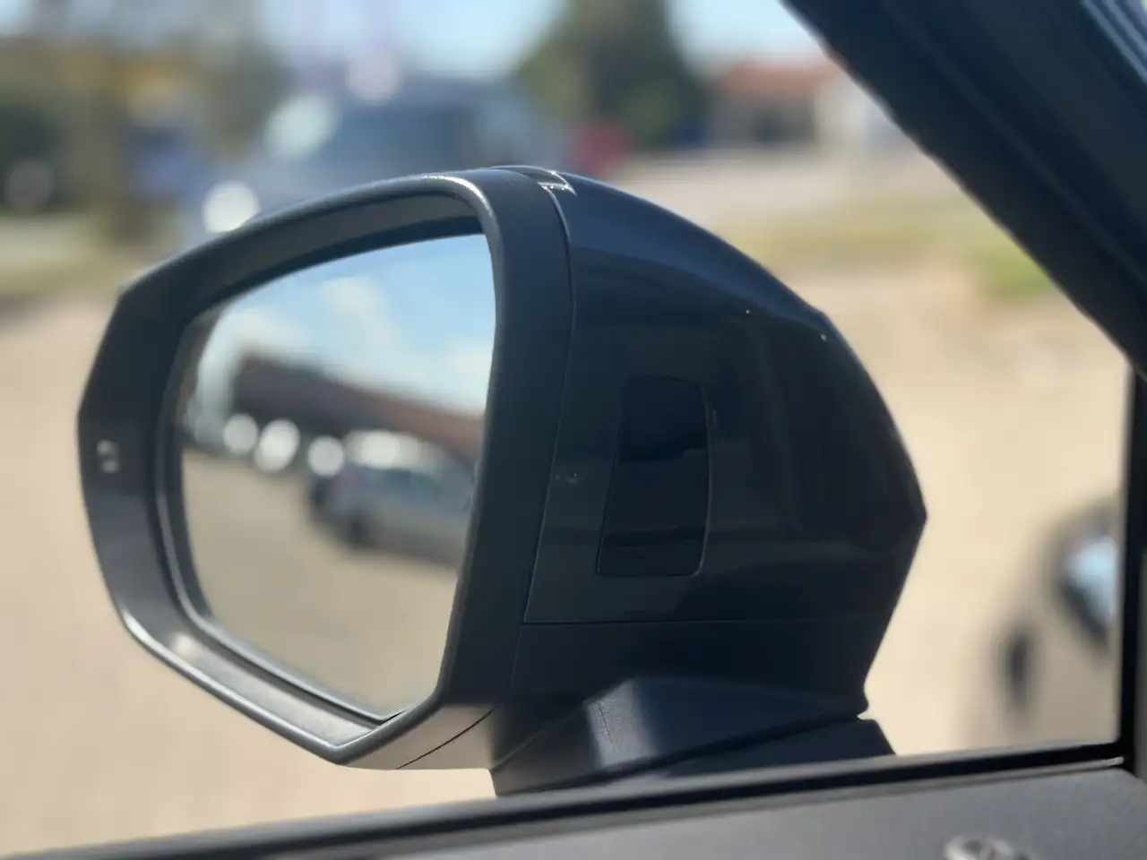 Audi Q2 35 TFSI Advanced,Virtual,R-Kamera,ACC,Side. — معرض صور السيارة 10