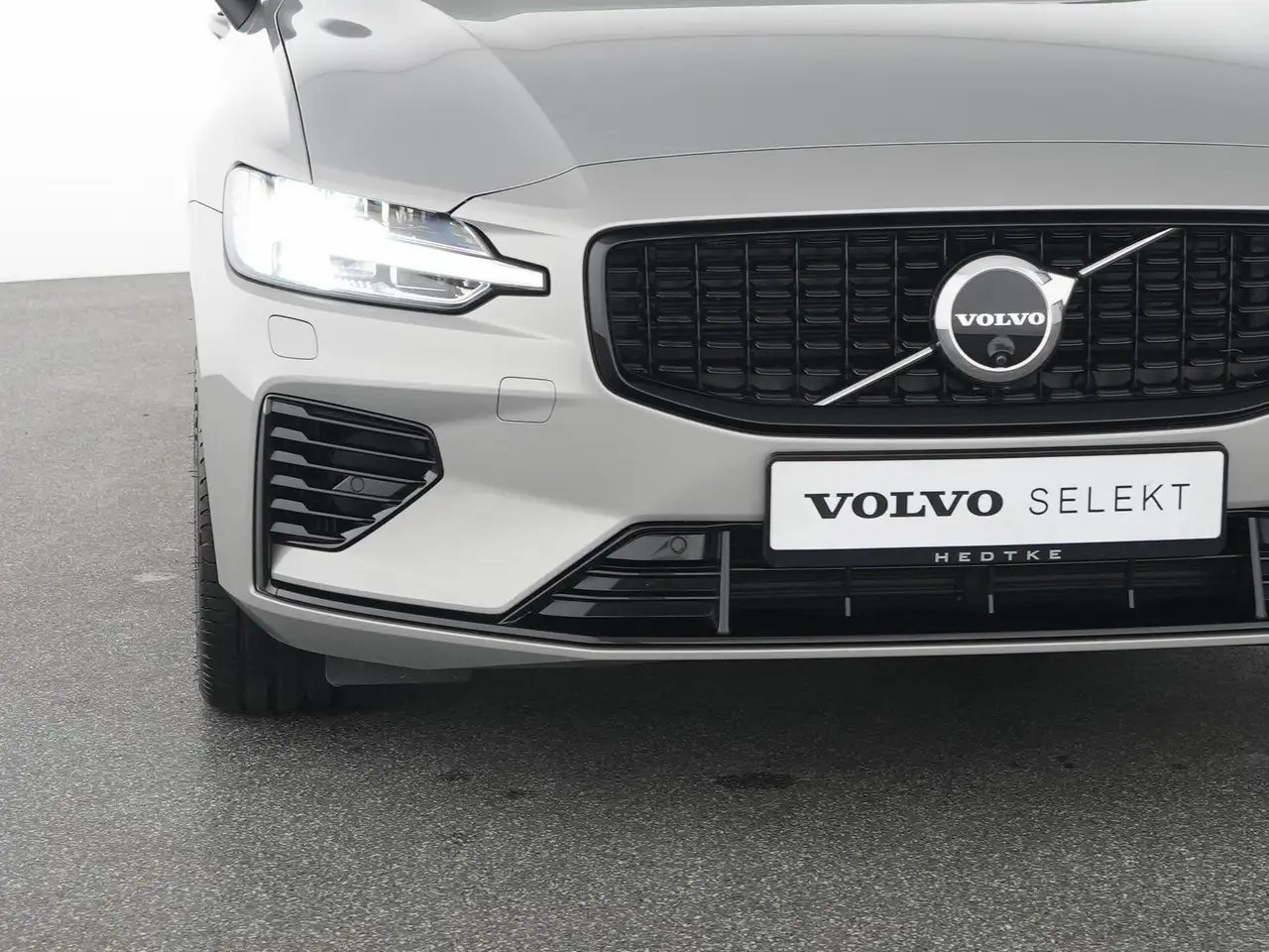 Volvo V60 T8 AWD Ultra Dark MASSAGE*B&W-SOUND*360°19" — Vehicle gallery 17