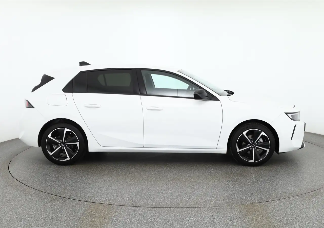Opel Astra L 1.2 Turbo Aut. Elegance LED Navi Kamera — Galería del vehículo 6