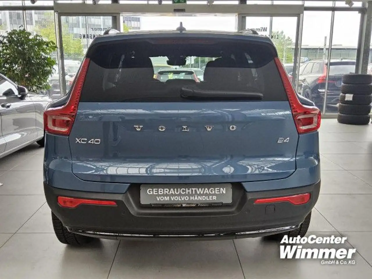 Volvo XC40 B4 B DKG Plus Dark Driver Paket + LED + get. — معرض صور السيارة 5