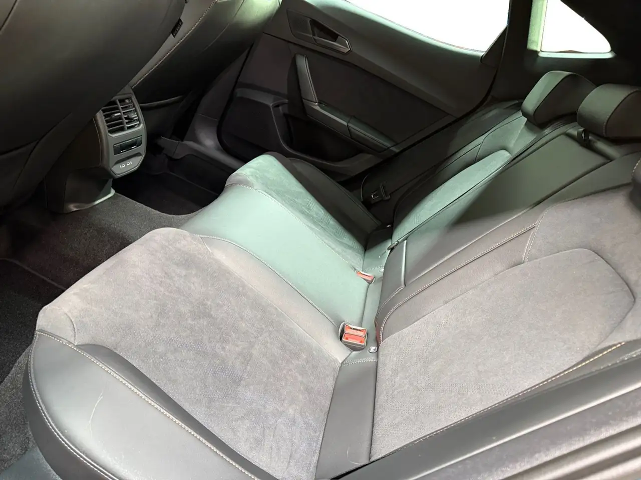 CUPRA Formentor 1.5 eTSI LED/AHK/Assist/Navi/uvm. — معرض صور السيارة 9