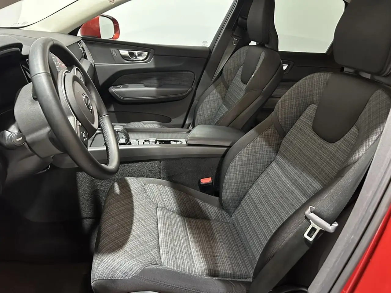 Volvo XC60 2.0 B4 D Auto Core — Galerie du véhicule 14