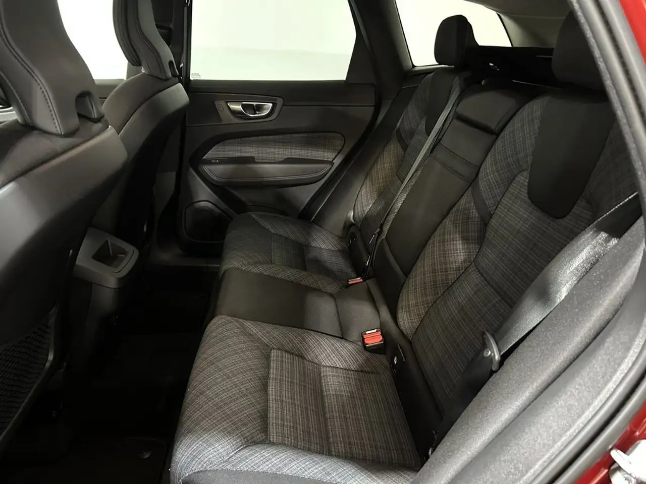 Volvo XC60 2.0 B4 D Auto Core — Galerie du véhicule 15