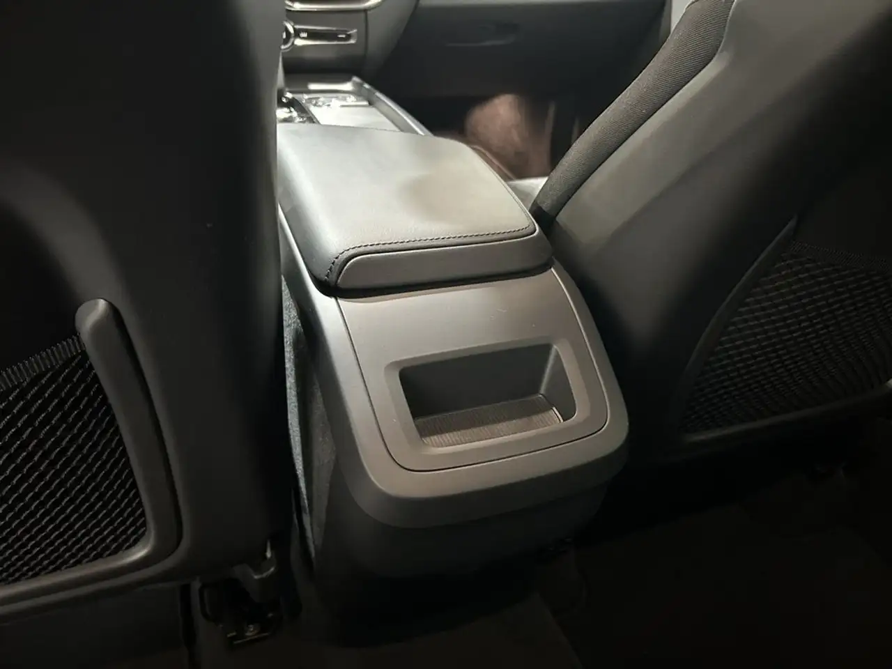 Volvo XC60 2.0 B4 D Auto Core — Galerie du véhicule 16