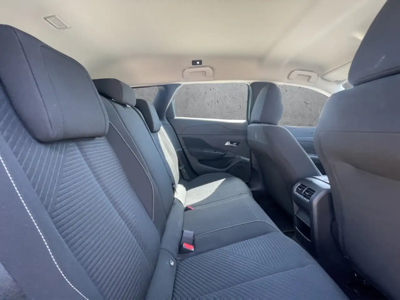 Peugeot 308 PT SW Active Pack 130 EAT8 LED CarPlay DAB — معرض صور السيارة 14