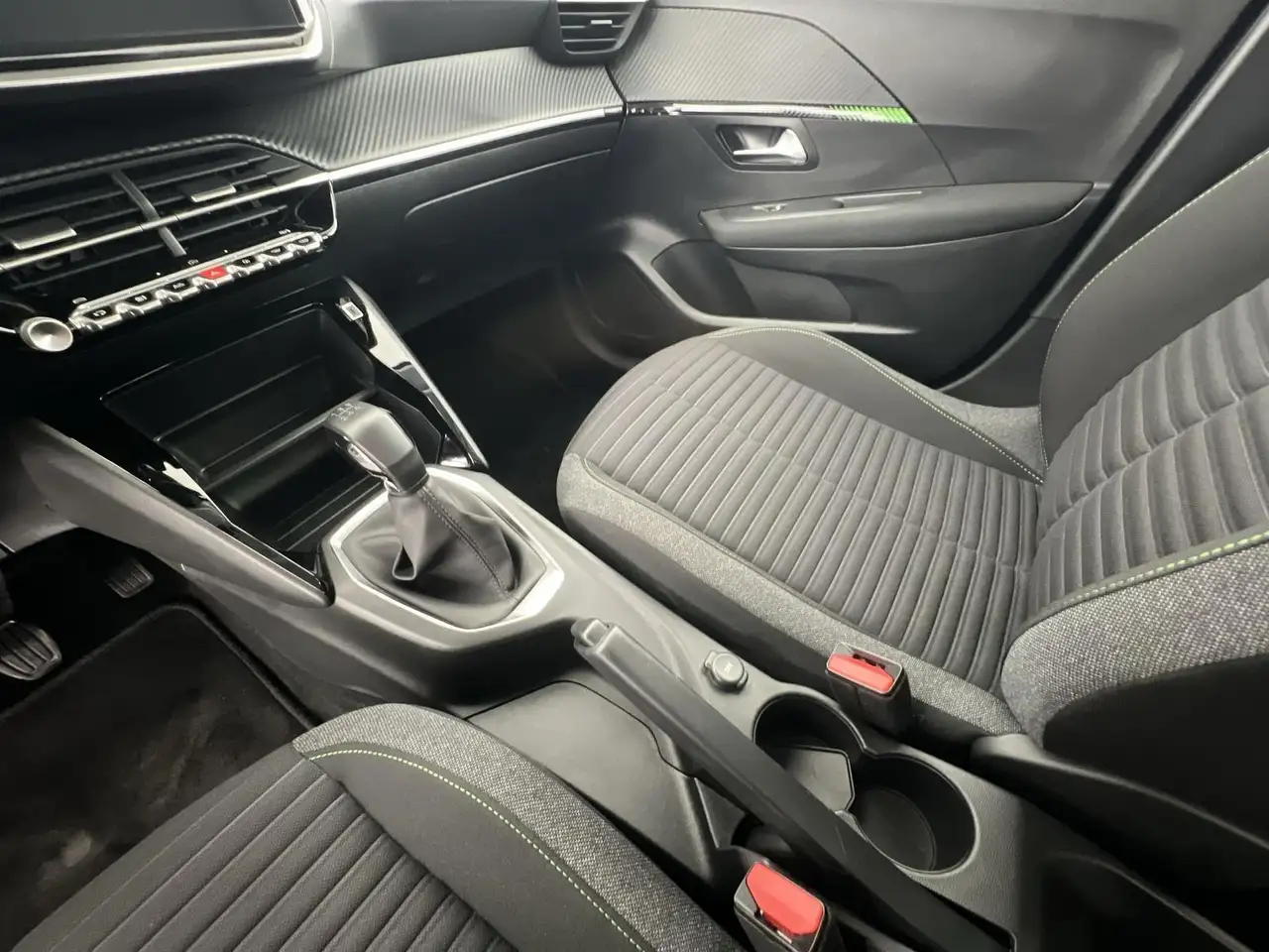 Peugeot 208 Active 1.2*PDCh*KLIMA*BT*uvm — Vehicle gallery 14