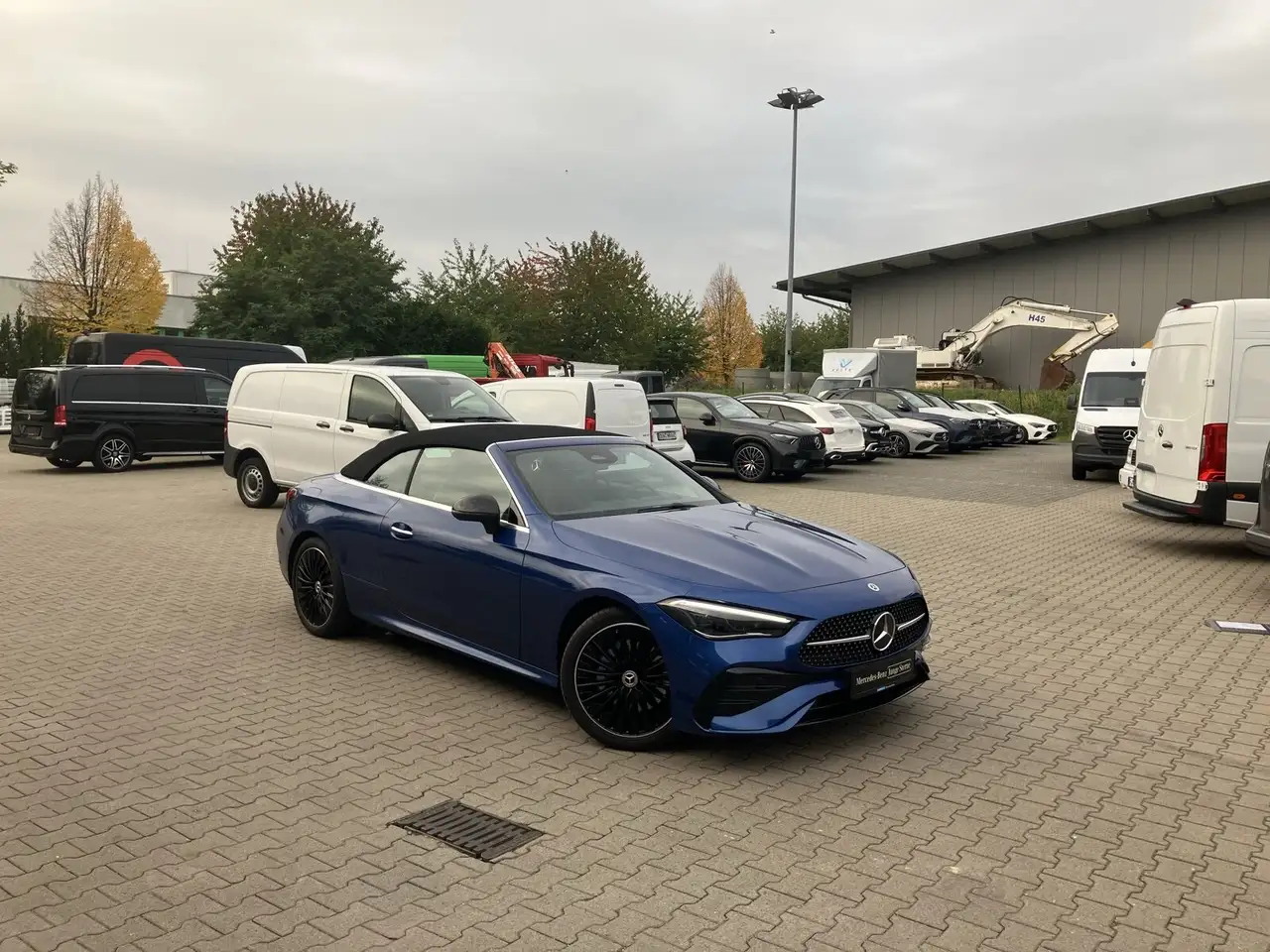 Mercedes-Benz CLE 200 CLE 200 AMG+NIGHT+KAM+BURME+KEYL+MEMORY+AIRSCARF — Galería del vehículo 4