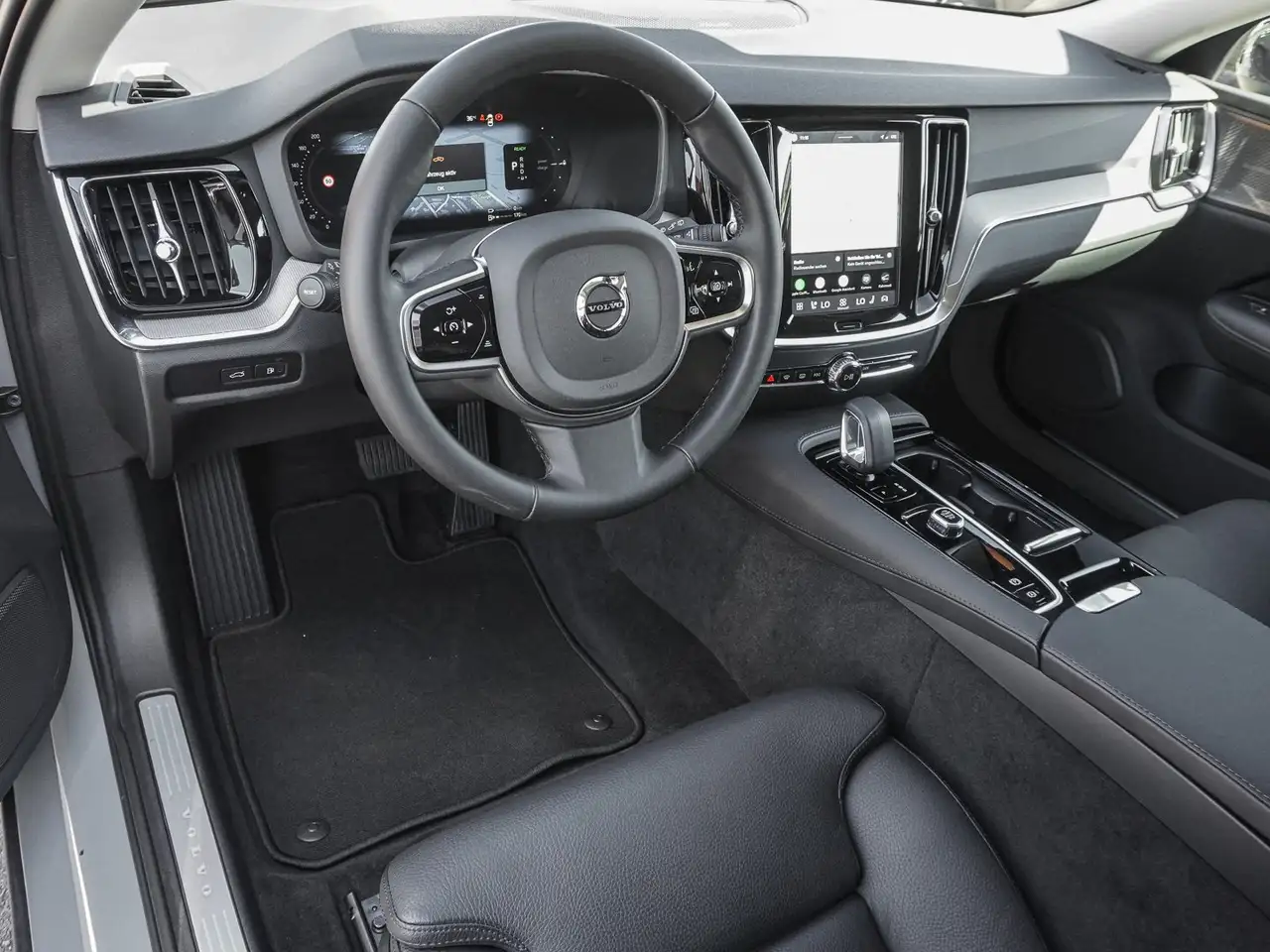 Volvo V60 T8 AWD Plus Dark Plug-in Hybrid STANDHZG 360° — معرض صور السيارة 9