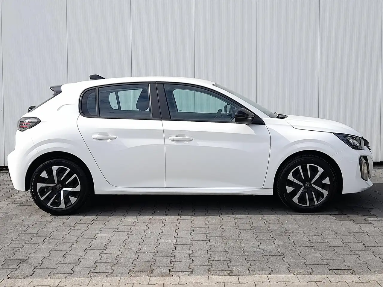 Peugeot 208 1.2 PureTech NAVI~DAB~PDC~LED~APP~MFL~GRA — Galerie du véhicule 8