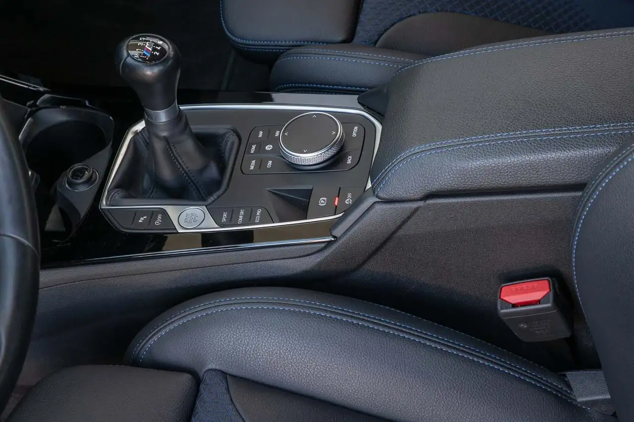 BMW 118 i M Sportpaket Navi LED PDC Sitzhzg. — Galerie du véhicule 10