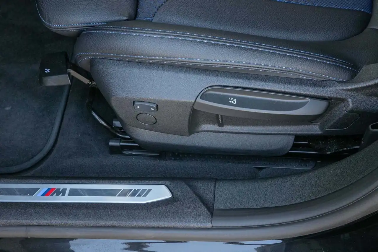 BMW 118 i M Sportpaket Navi LED PDC Sitzhzg. — Galerie du véhicule 12