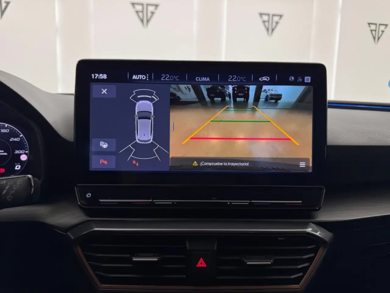 CUPRA Leon 1.5 ETSI DSG 110Kw — معرض صور السيارة 25