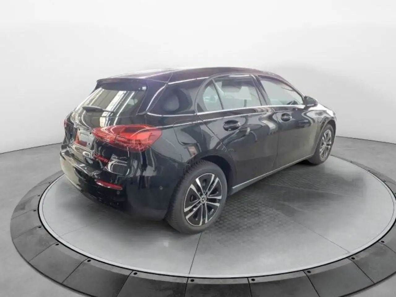 Mercedes-Benz A 250 e R-Kamera+LED+TOTW+SHZ+DAB — معرض صور السيارة 3
