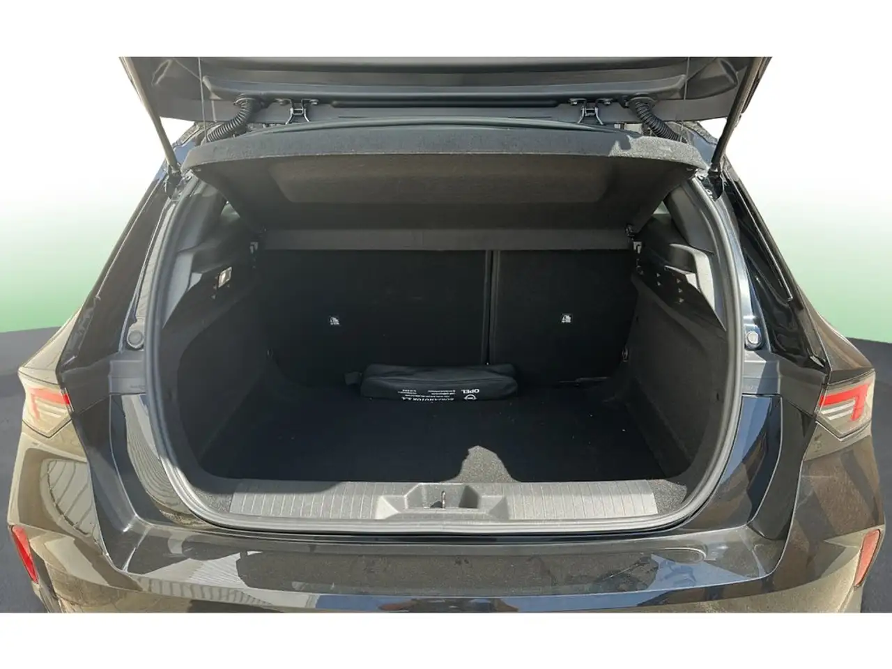 Opel Astra 1.2T XHT Hybrid eDCT6 S/S Tech Edition 136 — معرض صور السيارة 14