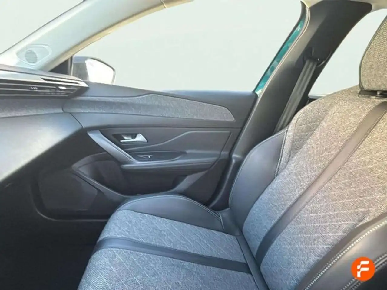 Peugeot 408 PureTech 130 Allure EAT8 — معرض صور السيارة 16