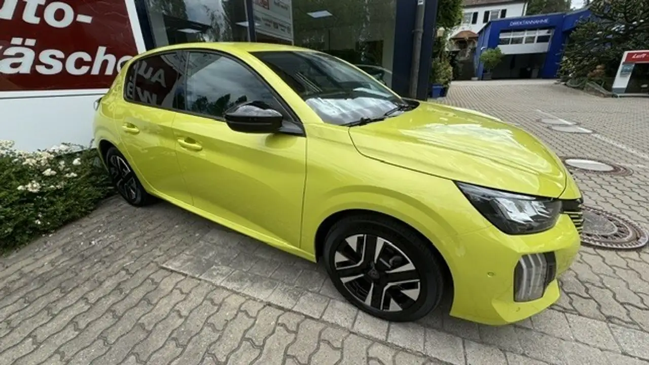 Peugeot 208 Hybrid 100 Allure — Vehicle gallery 2