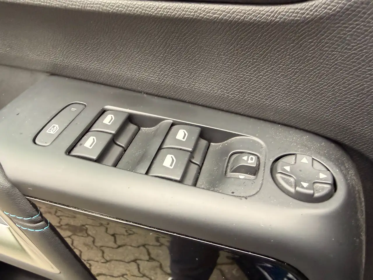 Citroen C5 Aircross Plug-In-Hybrid 180 ë-EAT8 C-Series — Vehicle gallery 9