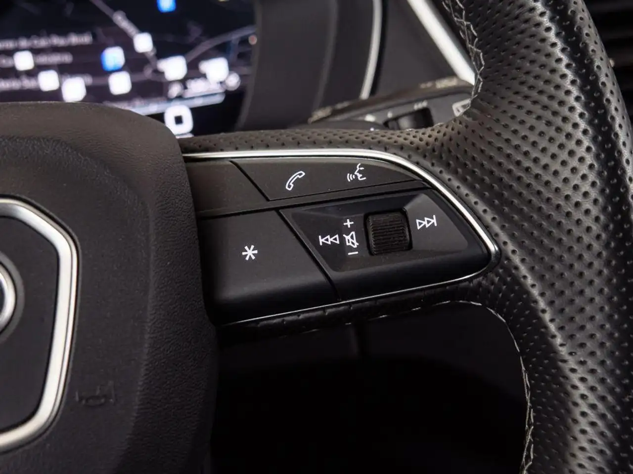 Audi Q5 40 TDI quattro-ultra Black line S tronic 150kW — Vehicle gallery 15