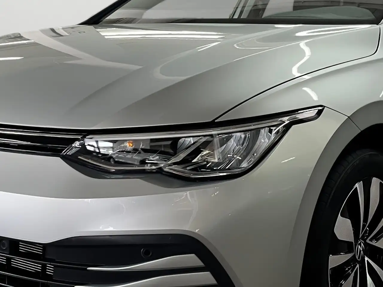 Volkswagen Golf VIII 1.5 TSI Life Move — Vehicle gallery 5