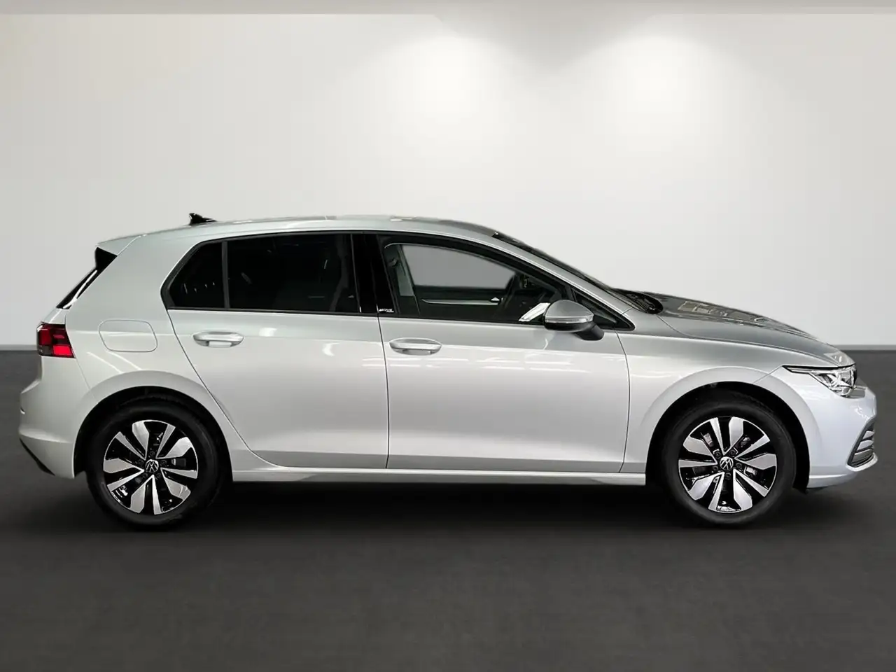 Volkswagen Golf VIII 1.5 TSI Life Move — Vehicle gallery 3