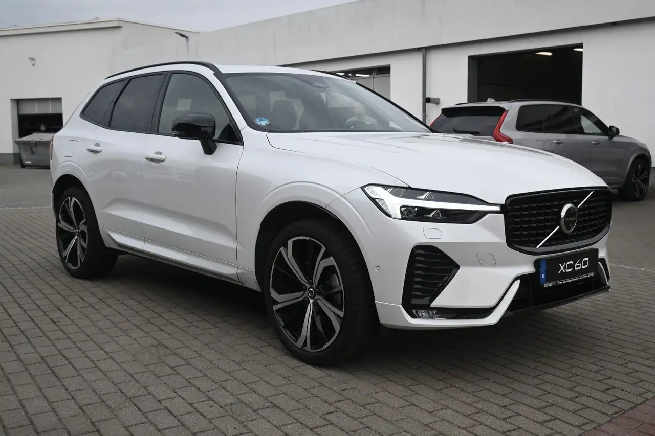 Volvo XC60 B4 Benzin FWD Plus Dark*STHZG*360°*ACC*AHK — Galerie du véhicule 7