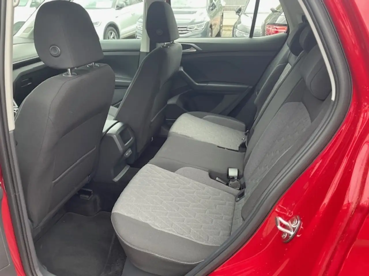 Volkswagen T-Cross 1.0 TSI DSG Life Navi LED ACC Apple CarPlay Androi — معرض صور السيارة 12